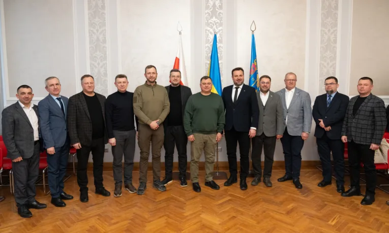 міжнародне партнерство