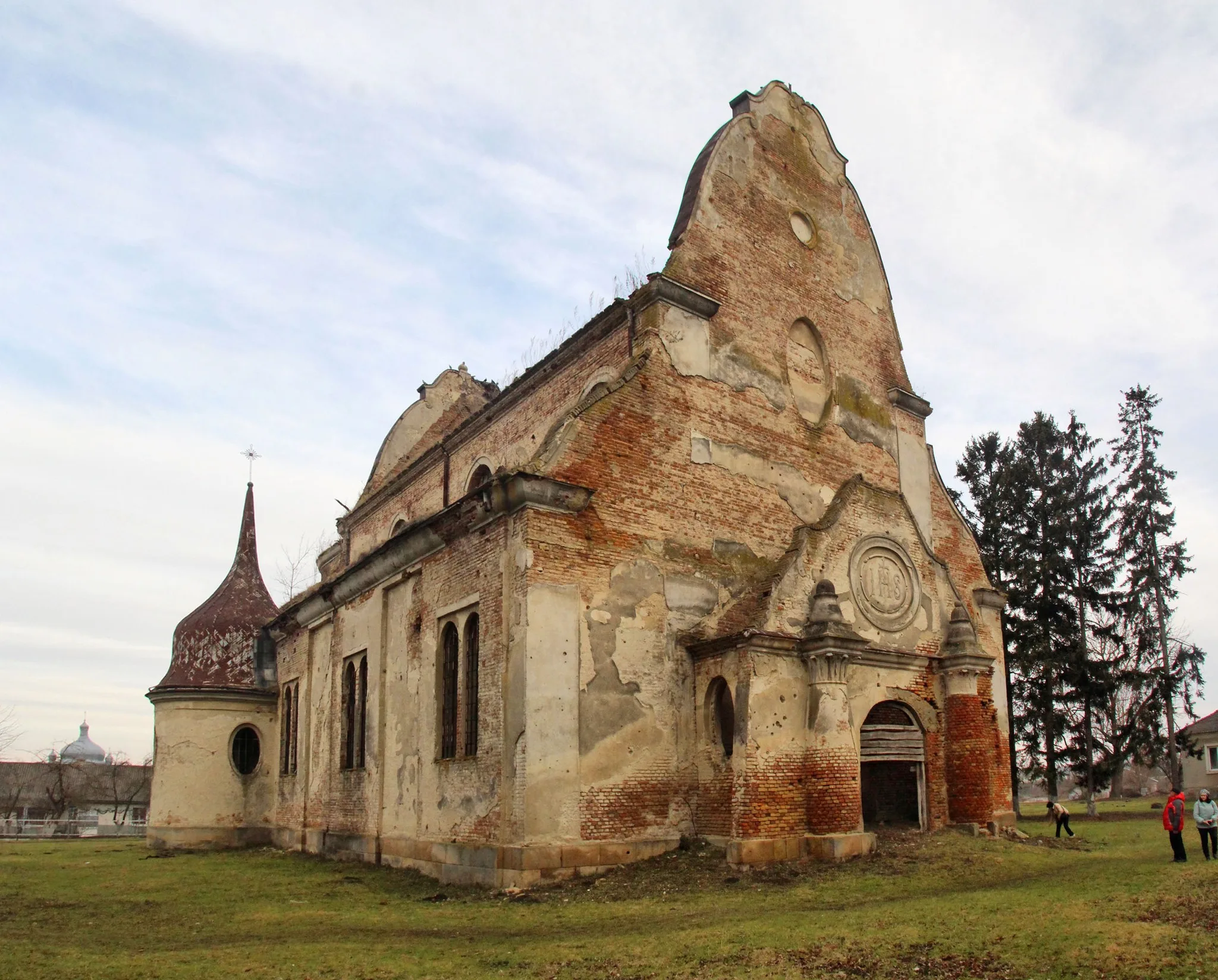 Руїни костелу