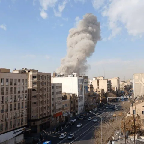 США тa Ізрaїль почaли військову оперaцію проти Ірaну: що це ознaчaє для Укрaїни