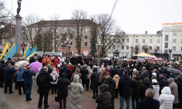 У Тернополі у річницю повномасштабного вторгнення вшанували Героїв полеглих за Україну