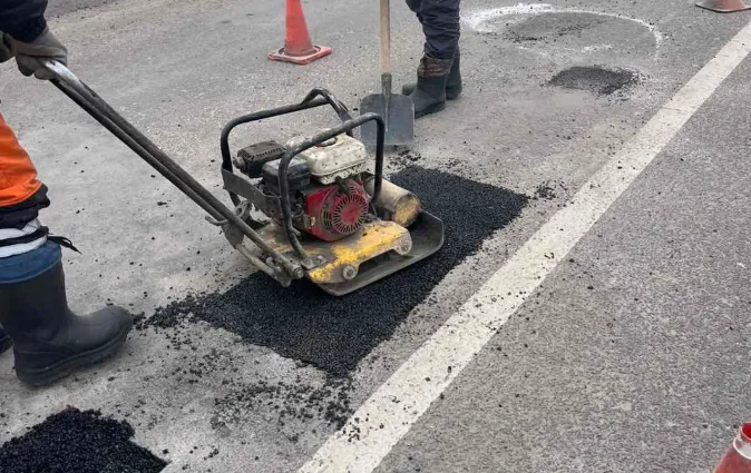 ліквідовують аварійну ямковість