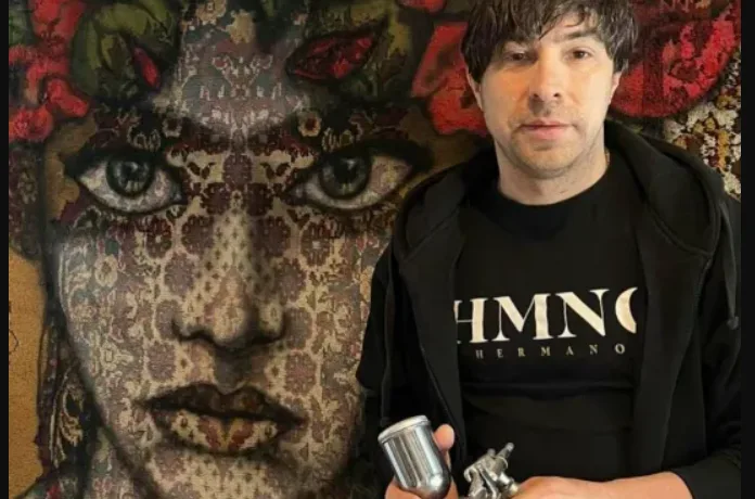 Тернопільський митець створює дивовижні картини зі старих килимів