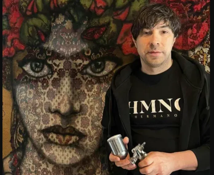 Тернопільський митець створює дивовижні картини зі старих килимів