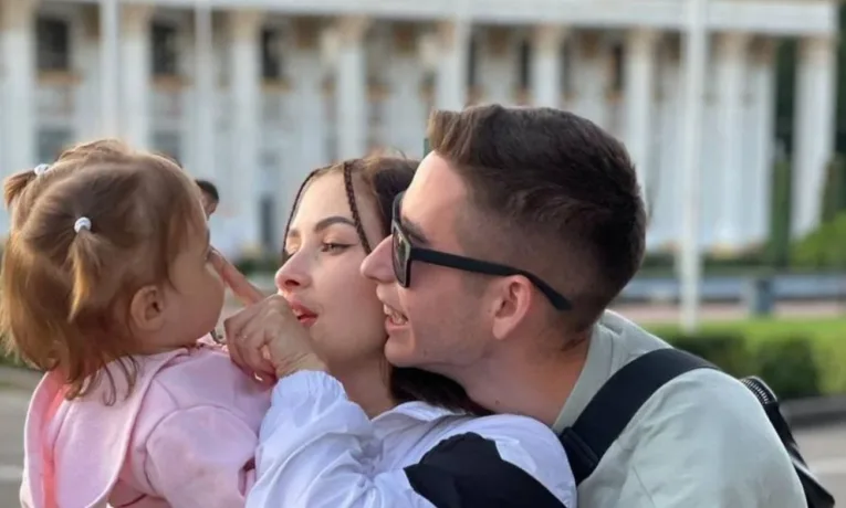 Відверте зізнання Іванни про спільне майбутнє дитини з співаком Романом Сасанчином