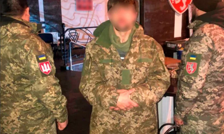 На Тернопільщині затримали військового з речовиною, схожою на наркотичну, який перебував у розшуку