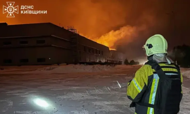 РФ 7 лютого масовано обстріляла захід України ракетами та шахедами