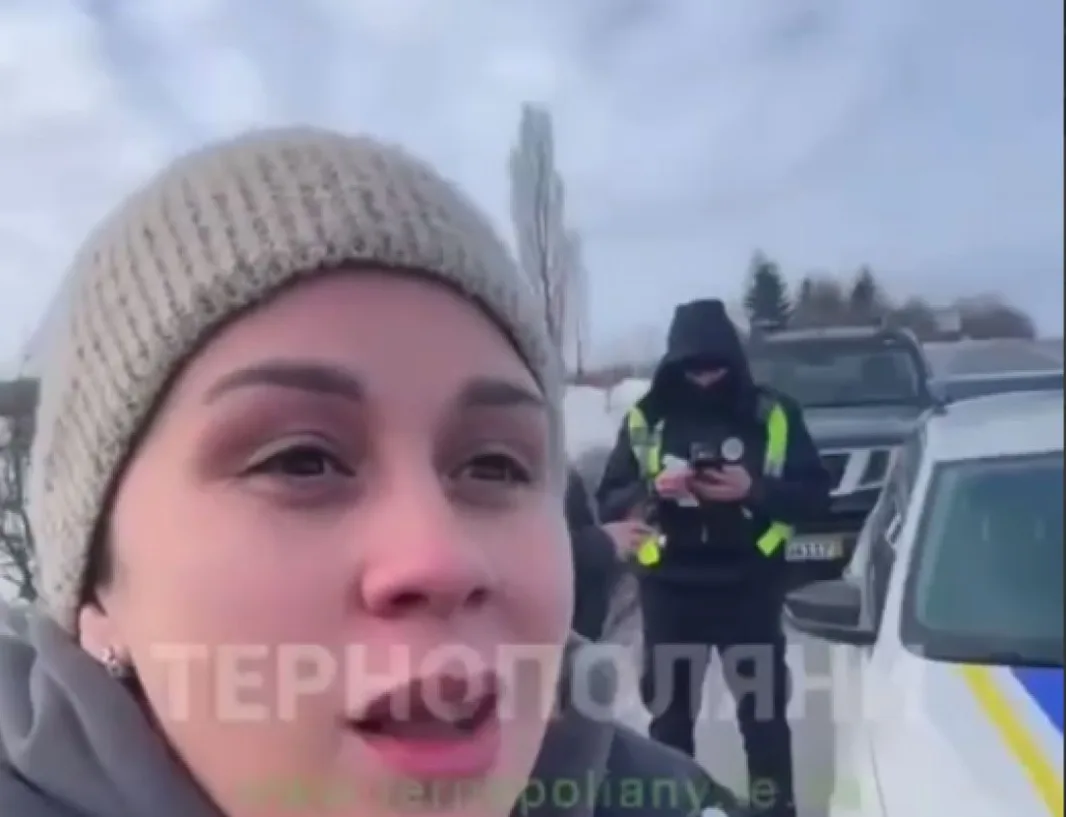 Поліція оштрафувала волонтерів на Тернопільщині, які везли авто на війну