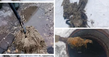 У Тернополі з каналізації знову дістали серветки, підгузки та харчові відходи