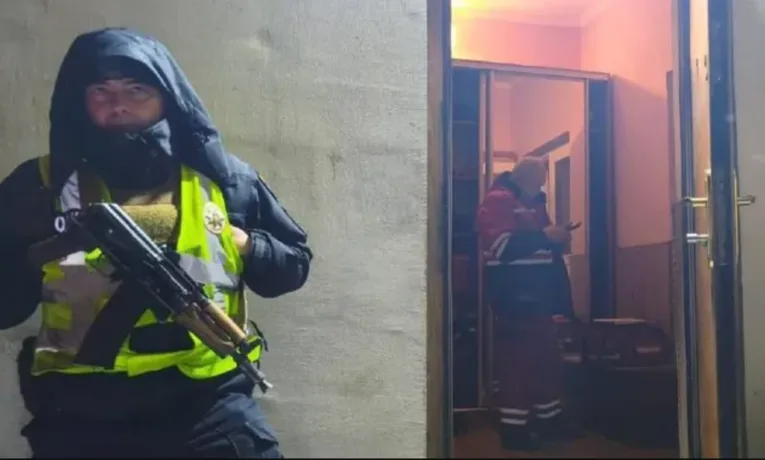 На Львівщині у власному будинку знайшли застреленими батька з дітьми