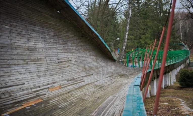 Єдина в Україні санна траса у Кременці зараз на межі руйнування