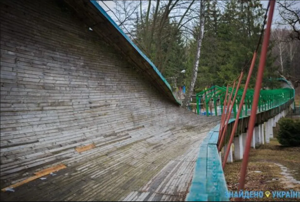 Єдина в Україні санна траса у Кременці зараз на межі руйнування