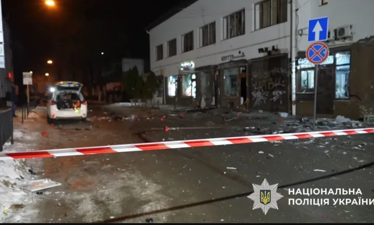 Теракт у Львові: загинула поліцейська, а постраждалих уже 24. Деталі, фото та відео