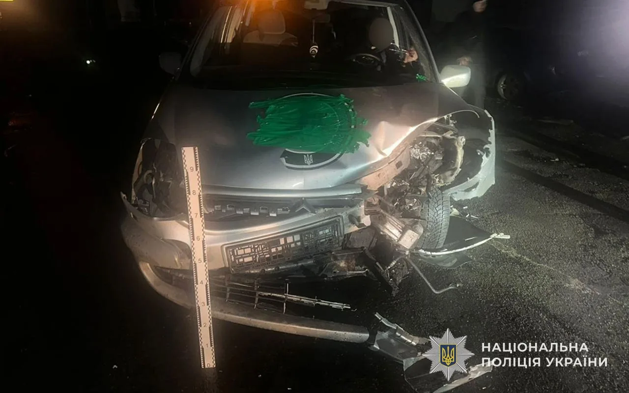 У Тернополі вночі Citroen зіткнувся з Chevrolet: є потерпілі