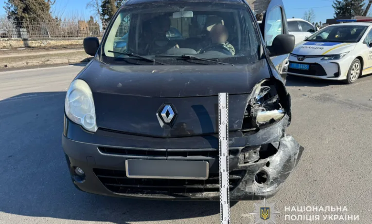 На Микулинецькій аварія з потерпілим: у водійки фальшиві документами