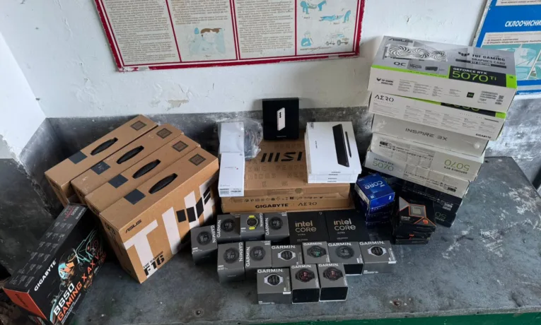 На кордоні в «Шегинях» затримали жителя Тернополя на бусі з технікою на 1,7 млн грн