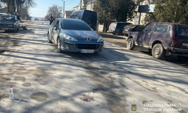 На Тернопільщині чоловік порушив правила та потрапив під колеса авто