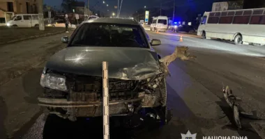 Аварія біля АЗС у Тернополі на Микулинецькій: юнака з травмами доправили до реанімації