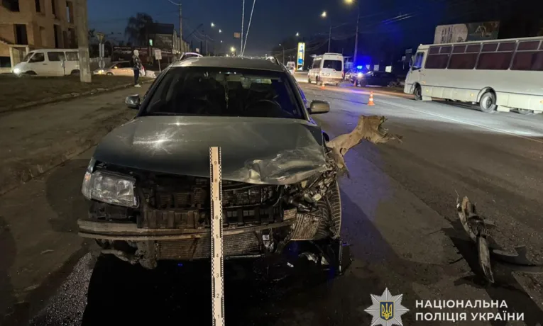 Аварія біля АЗС у Тернополі на Микулинецькій: юнака з травмами доправили до реанімації