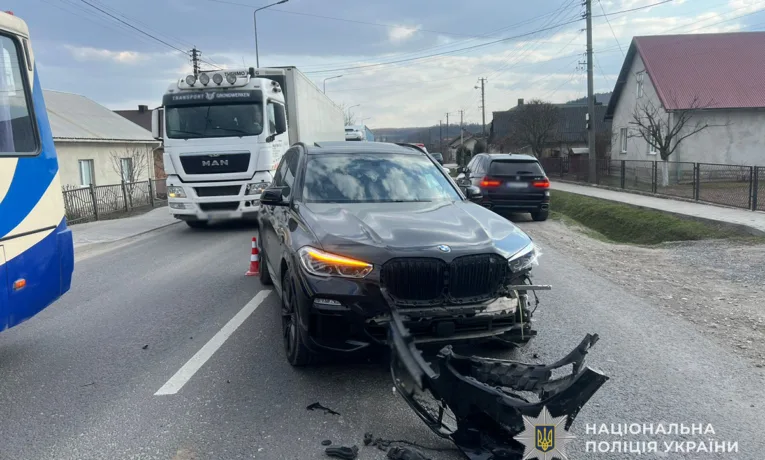 У Теребовлі зіткнулися "Зікр" та "БМВ": постраждав 6-річний хлопчик