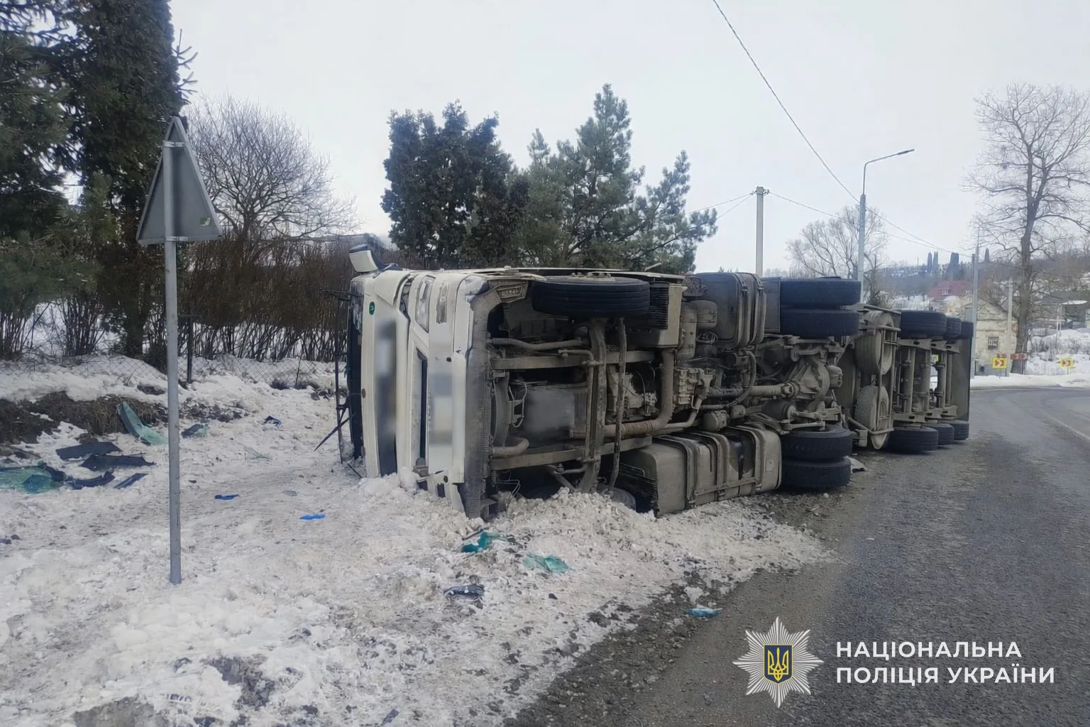 На Тернопільщині перекинулась вантажівка