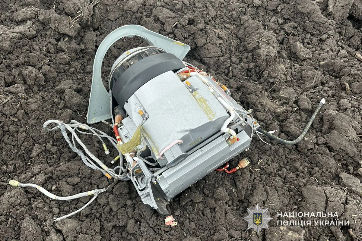 На Тернопільщині в полі знайшли уламки ворожої ракети Х-101