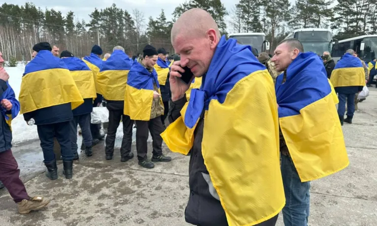 Ще 300 українців повернулося додому з російського полону