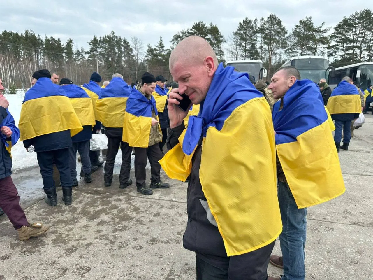 Ще 300 українців повернулося додому з російського полону