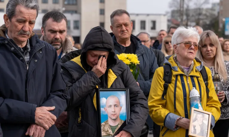 У Тернополі вшанували полеглих захисників під час панахиди «Світло молитви в темряві війни»