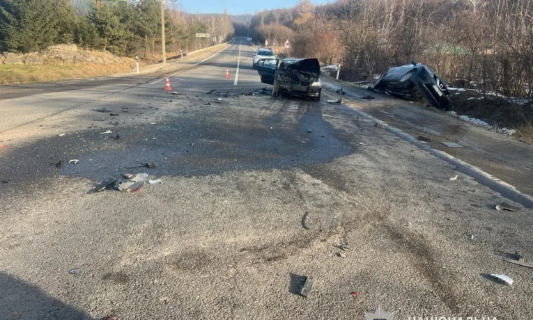 Автотроща на Кременеччині: зітнулися три авто, є потерпілі