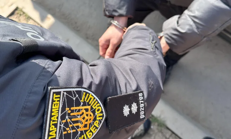 Ошукували військових