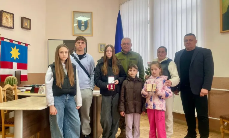 За мужність