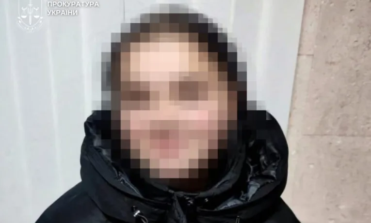 неповнолітня вкрала