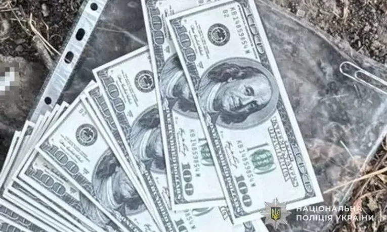 У Кременеці чоловік пропонував поліцейським 2000 доларів за те, аби його не доправляли до ТЦК