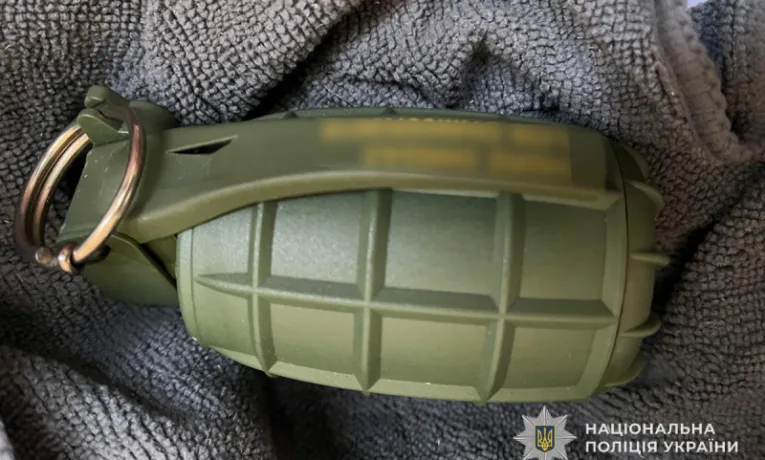 У Копичинцях під час слідчих дій правоохоронці виявили на СТО бойову гранату