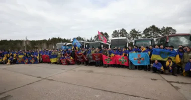 повернулися з полону