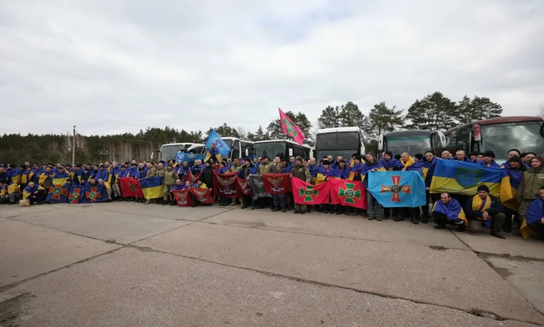 повернулися з полону