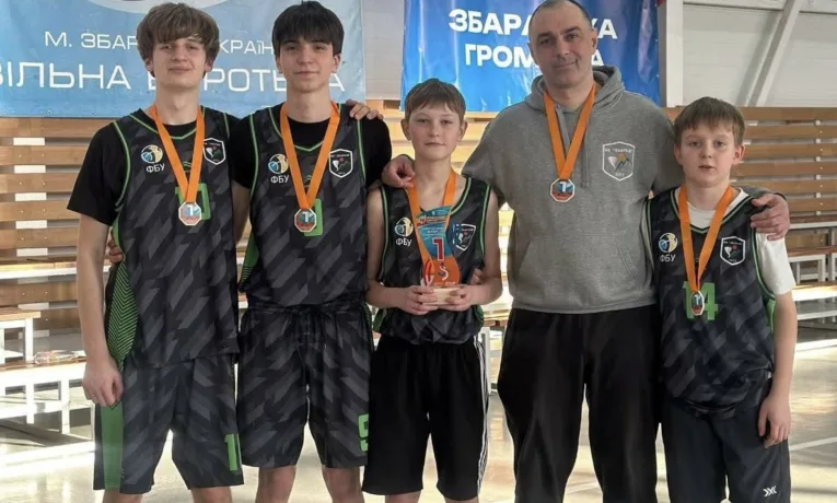 Пліч-о-пліч