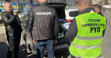 шантажувала клієнта