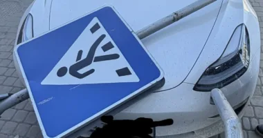 впав дорожній знак