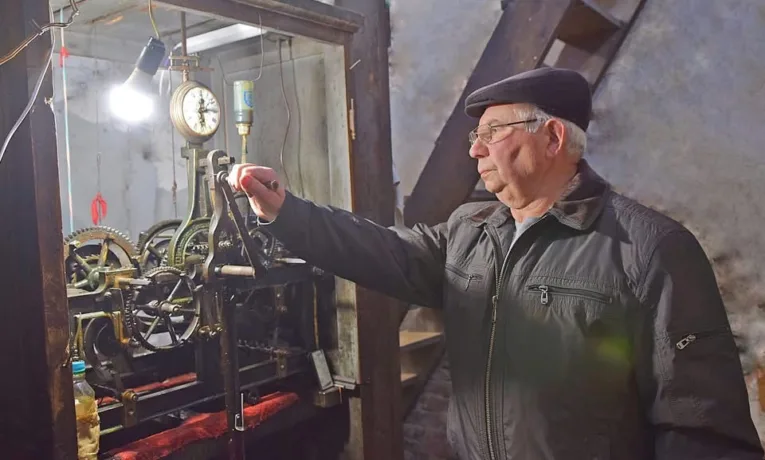 Роман Побуринний