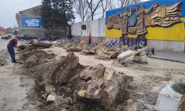 Меморіал героям