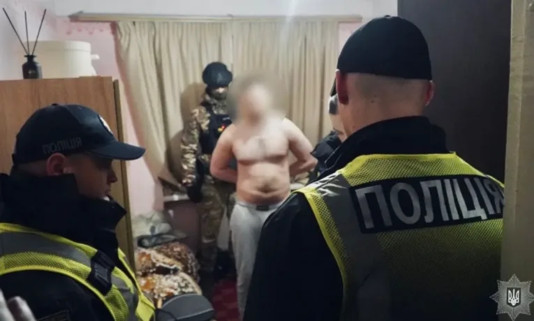 На Тернопільщині чоловік вербував неповнолітніх дівчат через Telegram для створення порноконтенту