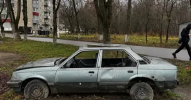 У Тернополі власнику покинутого на Новому Світі автомобіля дали 9 днів, щоб прибрати його