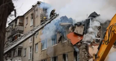 Внаслідок російського ракетного удару зруйновано 5-поверхівку у Харкові: багато загиблих