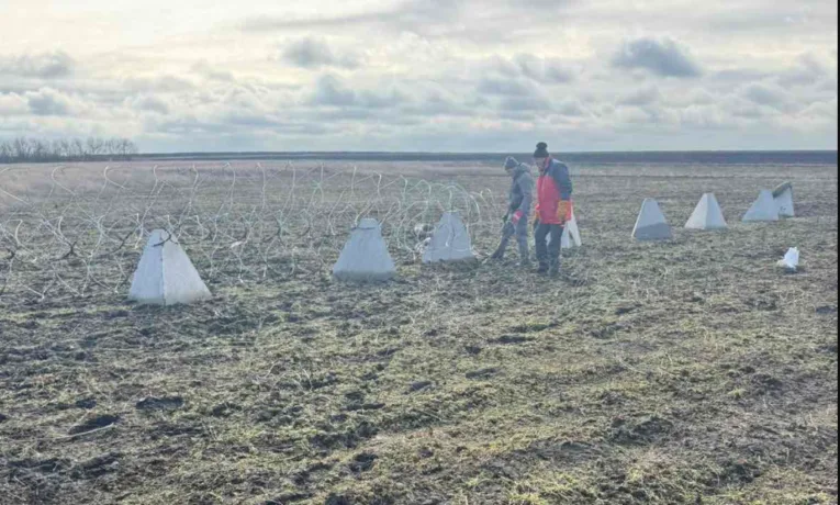 Спільна робота заради оборони: Кременеччина бере участь у будівництві фортифікацій