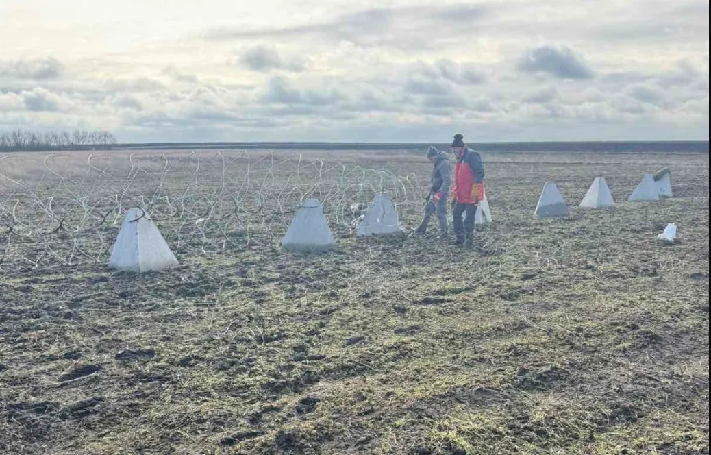 Спільна робота заради оборони: Кременеччина бере участь у будівництві фортифікацій