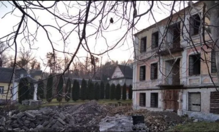 У Кременці приміщення колишньої школи передали місцевій громаді