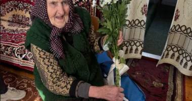 100 років життя і праці: у Бучацькій громаді привітали ювілярку Ганну Шкварок