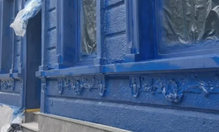 У Тернополі склали протокол за самовільну зміну кольору фасаду в історичному ареалі міста