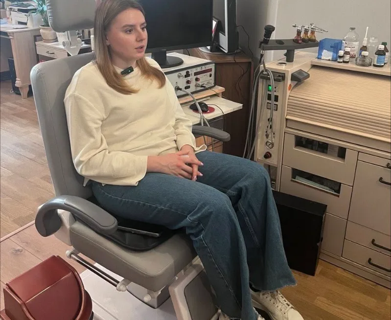 Лікарі повернули голос 24-річній тернополянці, яка три тижні не могла говорити